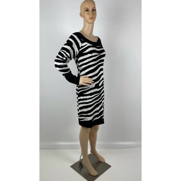 Black and White Leopard Print Sweater Dress - Picture 6 of 9
